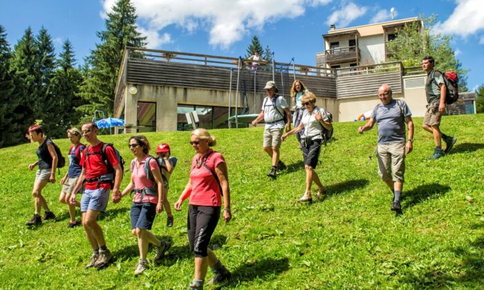 groupe de randohnneurs devant l'evasion tonique