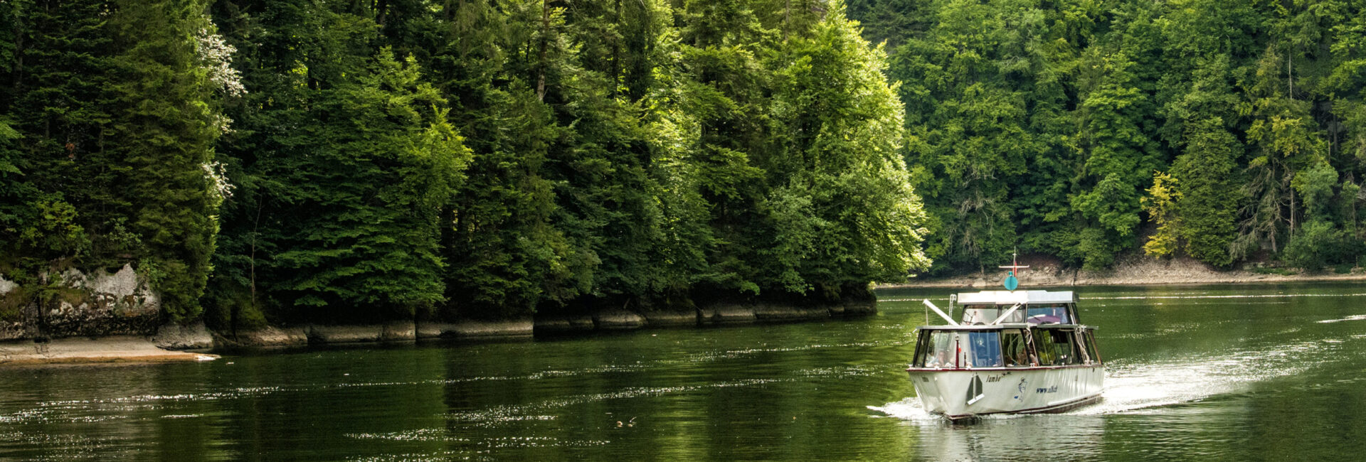 bateau promenade sur le doubs